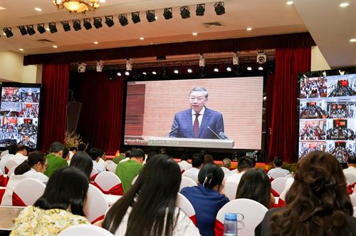Trường CĐ VHNT Nghệ An tham dự trực tuyến Hội nghị toàn quốc quán triệt, triển khai thực hiện Nghị quyết Trung ương 11.