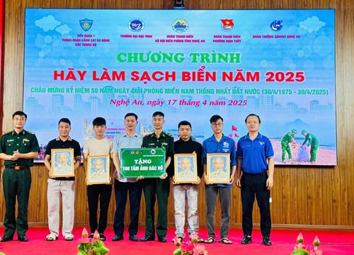 Tuổi trẻ Trường Cao đẳng Văn hóa Nghệ thuật Nghệ An chung tay vì biển xanh – sạch – đẹp