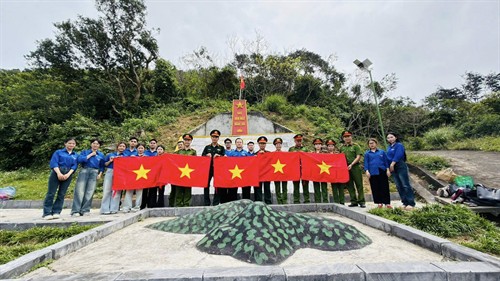 Đoàn trường Cao đẳng Văn hóa Nghệ thuật Nghệ An tổ chức chương trình “Tháng 3 biên giới” tại Đảo Ngư