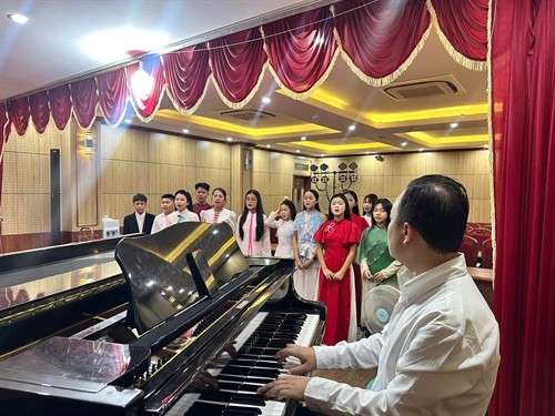 Lắng đọng cảm xúc và tự hào tại buổi thi hết môn Thanh nhạc 1, Thanh nhạc 2 của lớp Dân ca K 59