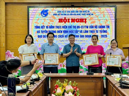 Đảng ủy Trường CĐ VHNT Nghệ An biểu dương 1 tập thể, 3 cá nhân điển hình trong học tập và làm theo tư tưởng, đạo đức, phong cách Hồ Chí Minh