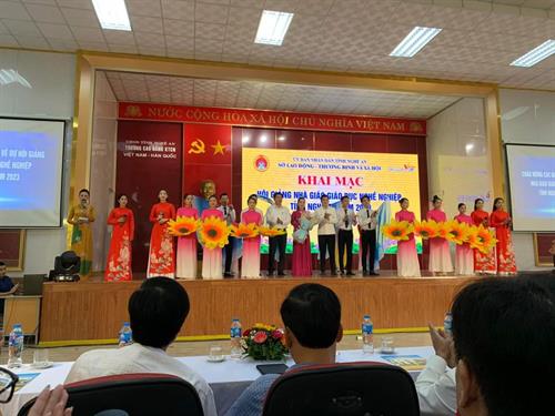 Khai mạc Hội giảng nhà giáo giáo dục nghề nghiệp tỉnh Nghệ An