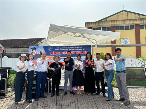 Trường  CĐ VHNT Nghệ An tham gia ngày hội tư vấn tuyển sinh và ký kết hợp tác đào tạo, tuyển dụng năm 2023 tại Đô Lương