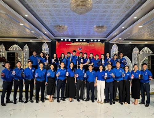 Tuổi trẻ UBND tỉnh Nghệ An đã tổ chức lễ phát động đợt thi đua cao điểm chào mừng 135 năm ngày sinh Chủ tịch Hồ Chí Minh
